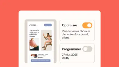 Interface de personnalisation des horaires d'envoi avec options "Optimiser" et "Programmer", et une publicité de vêtements.